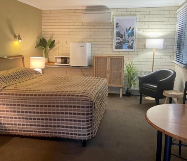 Estelle Kramer Motel Армидейл Экстерьер фото